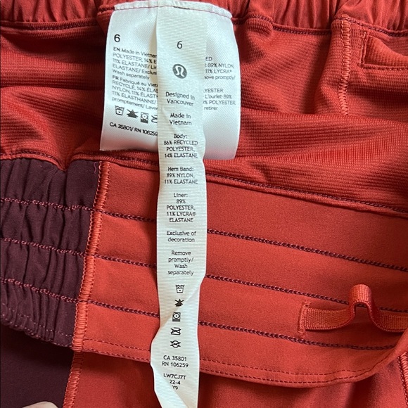 Lululemon  high rise Colorblock Hotty Hot running shorts. Size 6. 4” inseam - Picture 5 of 5